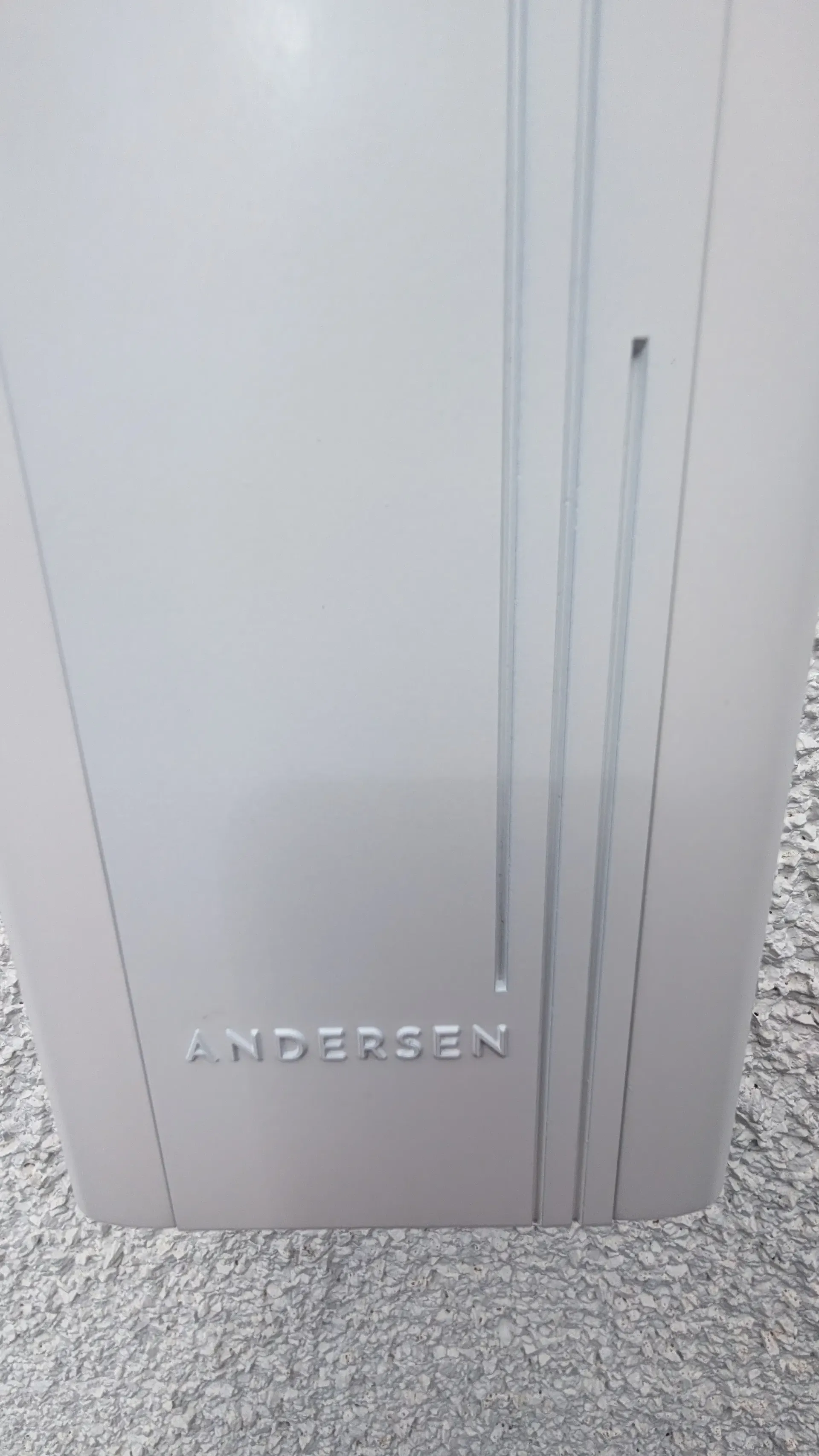 White Andersen charger
